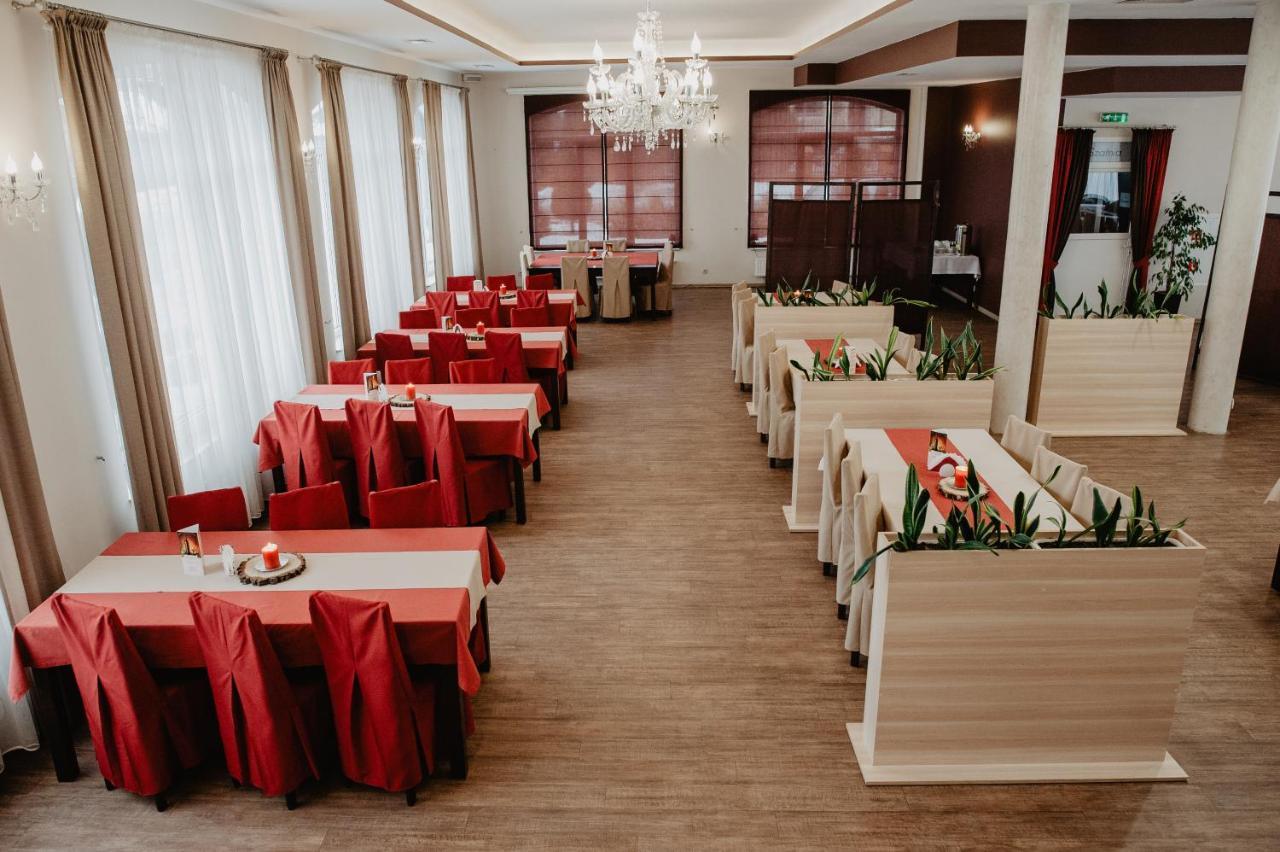 Hotel Zacisze Bratkowice Екстериор снимка