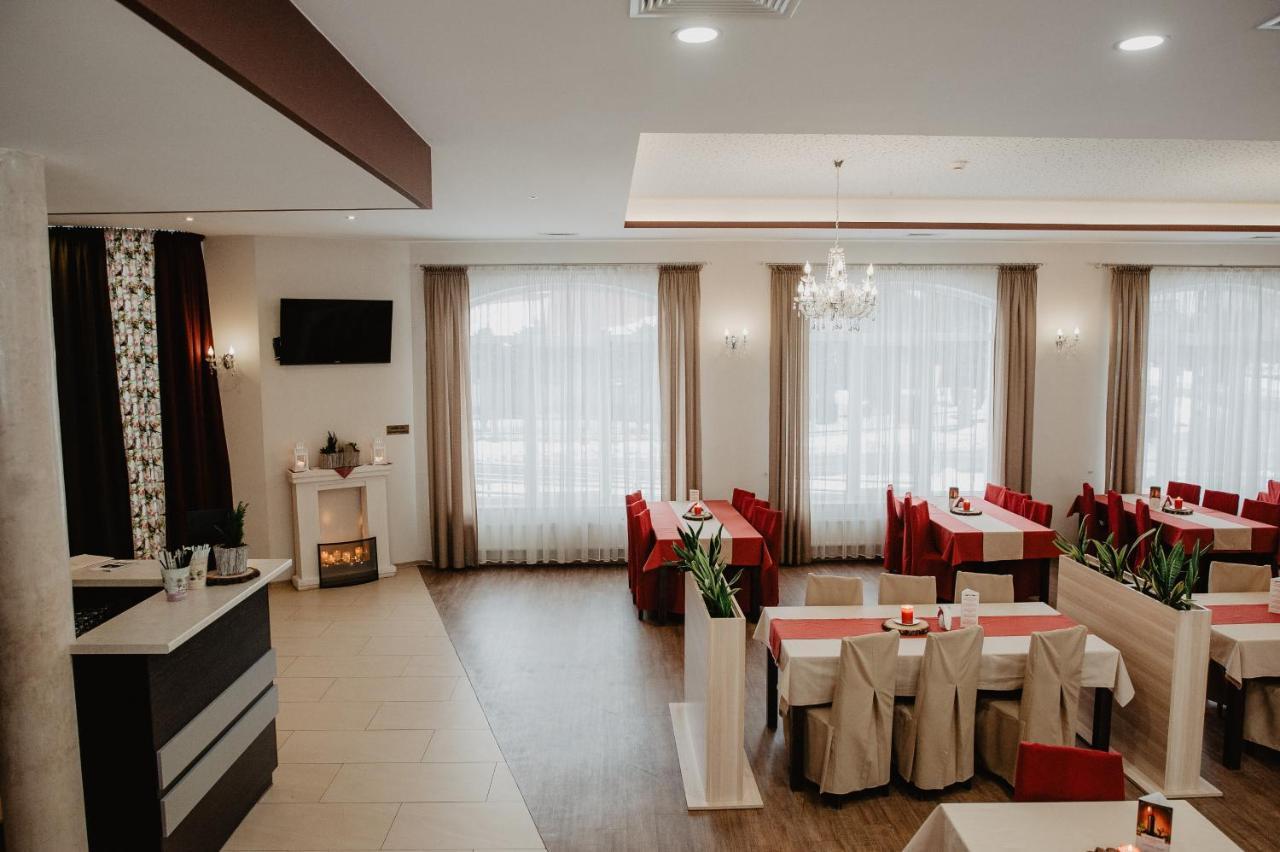 Hotel Zacisze Bratkowice Екстериор снимка